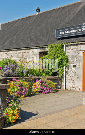 WHISKY GLENFIDDICH DISTILLERY DUFFTOWN ECOSSE FLEUR SPECTACULAIRE AFFICHE SUR LE SITE Banque D'Images