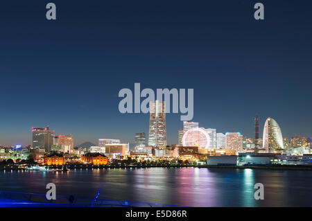 Asie, Japon, Honshu ; Yokohama Bay et skyline Banque D'Images