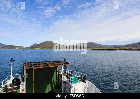 Caledonian MacBrayne car ferry à passagers naviguant de Berneray Leverburgh proche Isle of Harris Outer Hebrides Scotland UK Banque D'Images