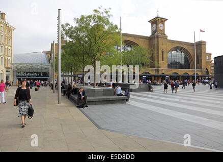 La gare de Kings Cross, Londres, Angleterre. Le terminus pour les trains de la côte est du Royaume-Uni. Montre la façade d'origine construit en1852 Banque D'Images