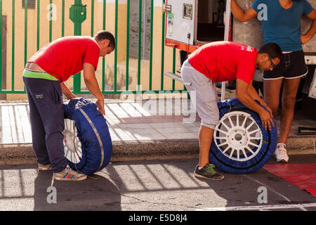 Une journée rallye crecer Guia, pit, travail et les préparatifs de la manifestation. Playa San Juan, Tenerife, Canaries, Espagne. Banque D'Images