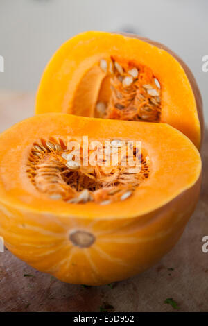 Squash,potiron-réduit de moitié,Cucurbita pepo Banque D'Images