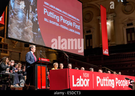 L'AUSTRALIE, Sydney. 27h, Juillet 2014 : chef fédéral du Parti travailliste et chef de l'Opposition Loi raccourcir traite de la main-d'État annuel , conférence à Sydney Town Hall le 26 juillet, 2014. Credit : MediaServicesAP/Alamy Live News Banque D'Images