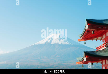 L'Asie, Japon Honshu Mt Fuji 3776m et Arakura Sengen Jinja sanctuaire Shinto UNESCO World Heritage site Banque D'Images