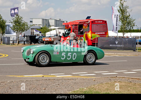 Green 550 classic car à Silverstone sur voiture classique Jour Banque D'Images