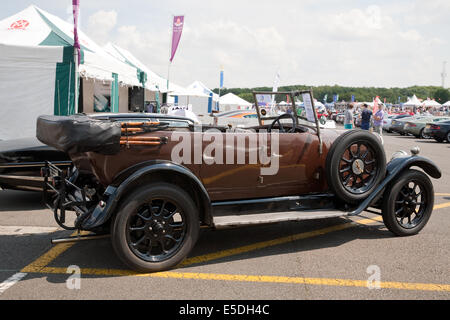 Lagonda 14/60 tourer construite en 1927 au circuit de Silverstone sur voiture classique jour Banque D'Images