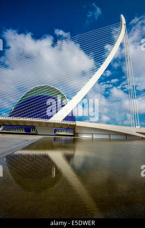 Le pont de l'Assut de l'Or Bridge, Cité des Arts et des Sciences, Valence, Communauté Valencienne, Espagne Banque D'Images