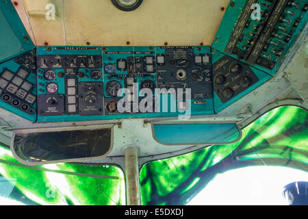 Vue intérieure d'un modèle peint les hélicoptères militaires Mil Mi 2T, au motif de la Musée Buchheim à Berne Ried sur Lake Star Banque D'Images