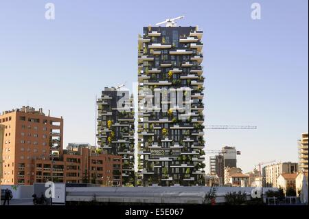 Milan, le nouveau quartier de Porta Nuova, avec les gratte-ciel résidentiel Forêt verticale, conçu par l'architecte Stefano Boeri Banque D'Images