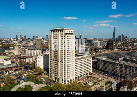 Centre de Shell, à Londres, est l'une des deux "centrale" de bureaux principaux de l'huile Shell (l'autre est à La Haye). Banque D'Images