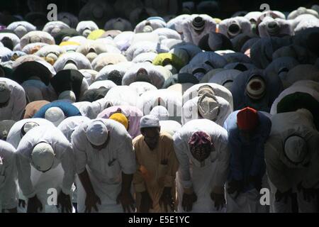 Varanasi, Inde. 29 juillet, 2014. Des milliers de musulmans offrir 'ID-UL-FITER NAMAZ' sur une Eid-GAHA, une place spéciale à Varanasi. Credit : Somit, Bardhan/Pacific Press/Alamy Live News Banque D'Images