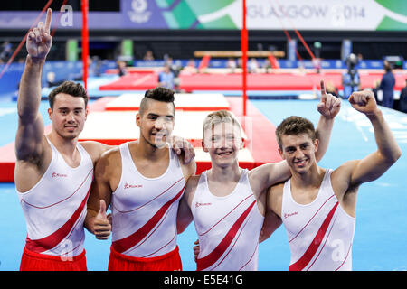 Glasgow, Ecosse. 29 juillet, 2014. Les Jeux du Commonwealth de Glasgow 2014 Jour 6. La gymnastique artistique. L'équipe de l'Angleterre de Kristian Thomas, Louis Smith, Nil Wilson et Max Whitlock poser et célébrer après avoir remporté la finale de l'équipe de mens. Credit : Action Plus Sport/Alamy Live News Banque D'Images