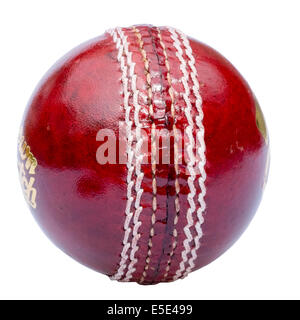Le Cricket ball découper ou isolé sur un fond blanc. Banque D'Images