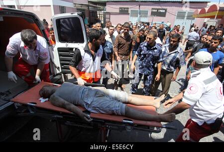 Khan Younis, dans la bande de Gaza, territoire palestinien. 29 juillet, 2014. Credit : ZUMA Press, Inc./Alamy Live News Banque D'Images