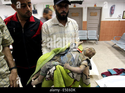 Khan Younis, dans la bande de Gaza, territoire palestinien. 29 juillet, 2014. Credit : ZUMA Press, Inc./Alamy Live News Banque D'Images