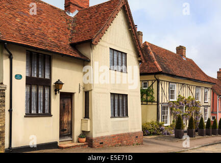 Scène de rue avec vieille maison individuelle dans village de Long Melford, Suffolk, Angleterre, Royaume-Uni, Angleterre Banque D'Images
