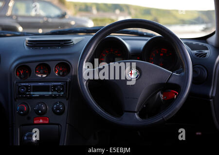 Et l'intérieur du volant d'une Alfa Romeo 156 Banque D'Images