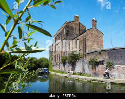 Vieux bâtiment, anciennement un poisson / Bureau du charbon à côté du Regent's Canal, King's Cross, Londres, UK Banque D'Images