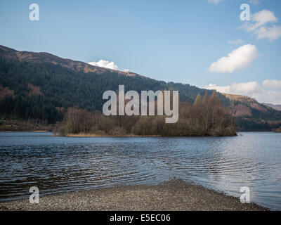 Petite île dans le Loch Chon Banque D'Images