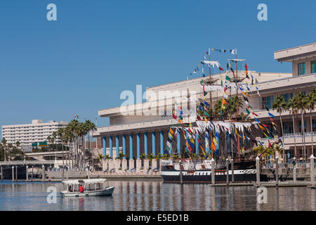 Jose Gasparilla Pirate Navire amarré au centre de Conventions de Tampa, Tampa, États-Unis Banque D'Images