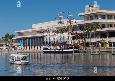 Jose Gasparilla Pirate Navire amarré au centre de Conventions de Tampa, Tampa, États-Unis Banque D'Images