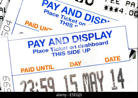 Payer et afficher les tickets de parking voiture uk Banque D'Images