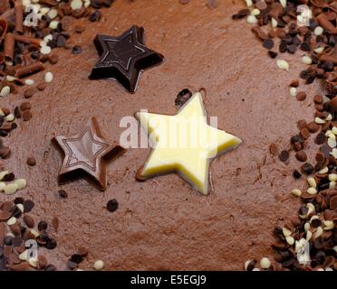 Gâteau au chocolat partie d'étoiles close up Banque D'Images