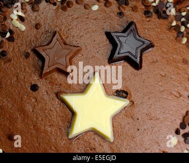 Gâteau au chocolat partie d'étoiles close up Banque D'Images