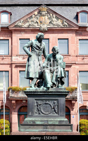 Frères Grimm National Memorial en face de la nouvelle Mairie, Hanau, Hesse, Allemagne Banque D'Images