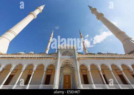 Mosquée Centrale Sabanci, Sabancı Merkez Camii, la plus grande mosquée en Turquie, Istanbul Park, Adana, Çukurova, Méditerranéenne Banque D'Images