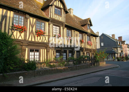 France, Basse Normandie, calvados, pays d'auge, beuvron en auge, maison A colombages, pans de bois, village, Banque D'Images