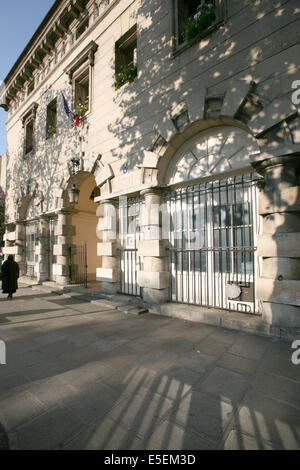 France, paris 14, place denfert rochereau, pavillon d'octroi de Ledoux, trottoir, Banque D'Images