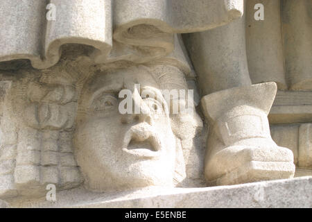 France, paris 5, place du panthéon, statue de pierre Corneille, détail des pieds, sculpteur georges rispail 1952, Banque D'Images