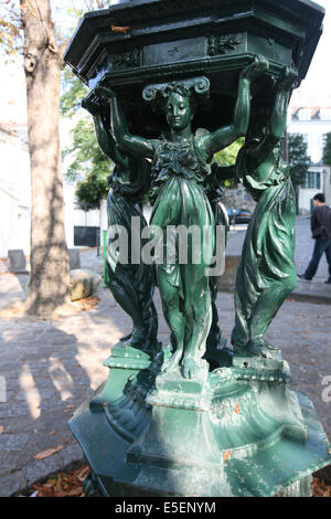 France, Paris 18, butte montmartre, place emile goudeau, fontaine wallace, eau, Banque D'Images