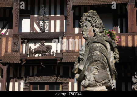 France, Basse Normandie, calvados, cote fleurie, plongées sur mer, village d'art guillaume le conquérant, casseroles de bois colombeaux, sculpture, buste, Banque D'Images