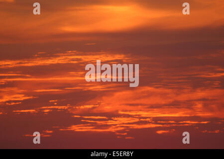 France, Basse Normandie, manche, Pays de la baie du Mont-Saint-Michel, ciel rouge, coucher de soleil Banque D'Images