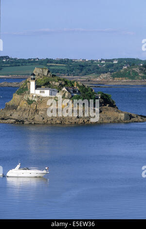 France, Bretagne, Finistère nord, baie de morlaix, face A carantec, ile louet, bateau de plaisance, Banque D'Images