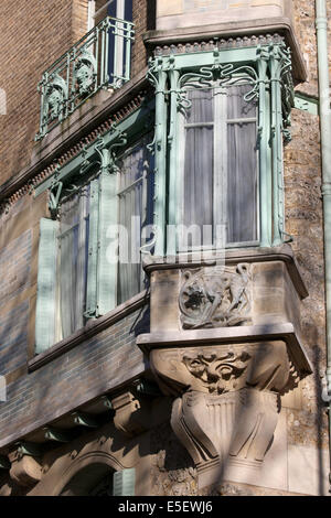 France, paris 16e, 14 rue la fontaine, castel beranger, architecte hector guimard, art nouveau, détail façade sur rue, angle du batiment, Banque D'Images