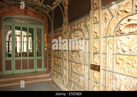 France, paris 16, 14 rue la fontaine, castel beranger, architecture hector guimard, art nouveau, hall d'entrée, décor de détail, Banque D'Images