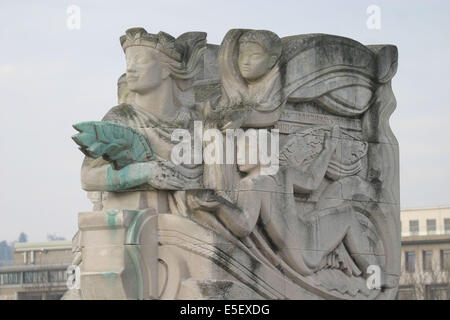 France, Haute Normandie, seine maritime, rouen, détails du pont Boieldieu, la seine, sculpture, sculpteur jean marc de pas, Banque D'Images