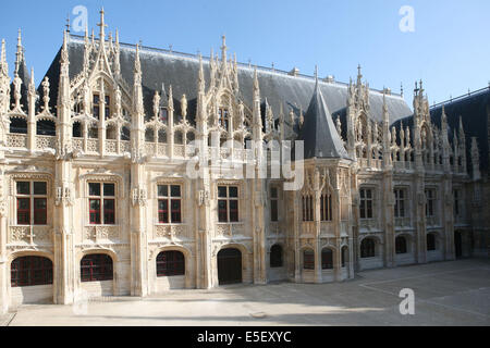 France, Haute Normandie, seine maritime, rouen, palais de justice, tribunal, institution, monument historique restauration en 2007, néo-gothique, cour d'honneur, palais royal, tour centrale, Banque D'Images