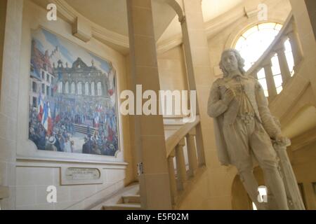 France, région picardie, oise, noyon, grand hôtel de ville, mairie, statue, nappe, Banque D'Images