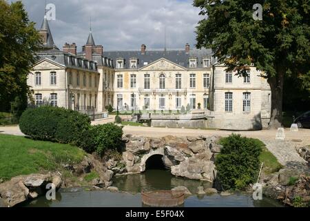 France, région picardie, oise, ermenonville, château, face au parc jean jacques rousseau, philosophie, fronton, façade, Banque D'Images