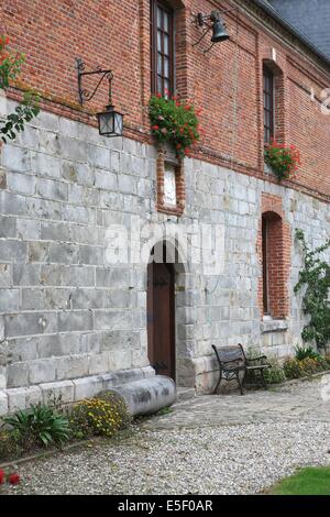 France, Haute-Normandie, seine maritime, pays d'accueil touristique du terroir de caux, ouville la rivière, manoir de tessy, maison d'hôtes, marie agnes fritsch, détail mur de gres et silex, Banque D'Images