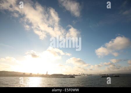 France, Haute Normandie / angleterre, seine maritime, le havre / portsmouth, traversee trans manche, bord du ferry, norman voyager, navigation, mer, au petit matin, entrée au port du havre, rade, Banque D'Images