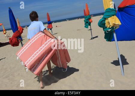 France, Basse Normandie, Calvados, cote fleurie, Deauville, plage, décaissement des bain s de mer, plagiste, Banque D'Images