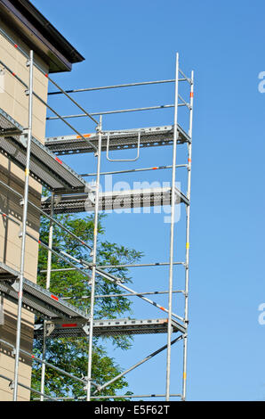 La construction d'échafaudage métallique près de la réparation maison wall corner Banque D'Images