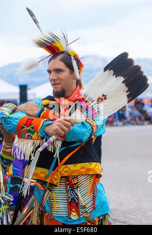 Native American man prend part à la 25e tribu Paiute Pow Wow annuel Banque D'Images