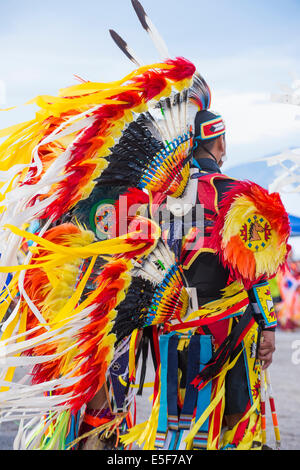 Native American man prend part à la 25e tribu Paiute Pow Wow annuel Banque D'Images