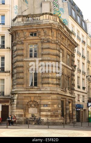 France, région ile de france, paris 11ème arrondissement, rue saint honoré no111, angle de la rue de l'arbre sec, fontaine de la croix du trahoir, Date : 2011-2012 Banque D'Images